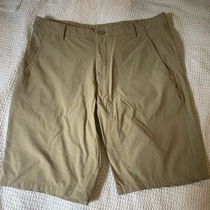 Oakley Golf Shorts Size: 33
